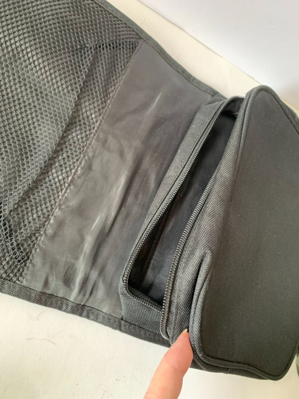 Burberry Fragrances Toiletry Travel Black Hanging Folding Compartment Bag - Picture 9 of 12